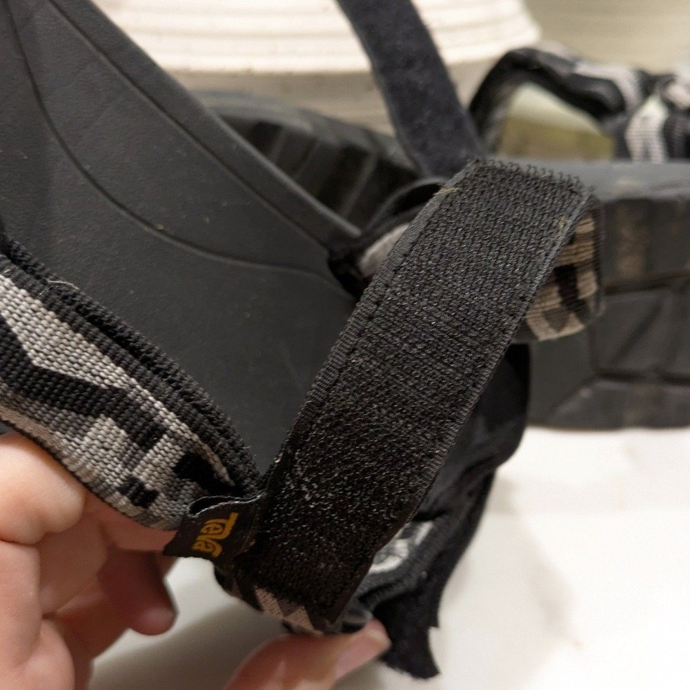 Teva Hurricane XLT2 Sandal Kids 5 Black Grey Geometric 1019390Y Outdoor Hiking - Picture 5 of 7